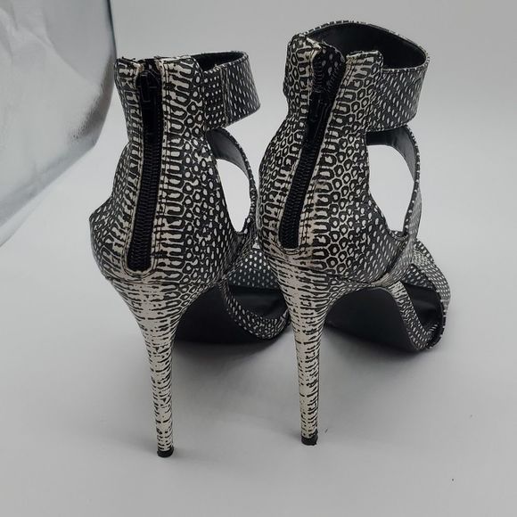 Steve Madden black and white print 5" heels, 9 - Picture 4 of 5